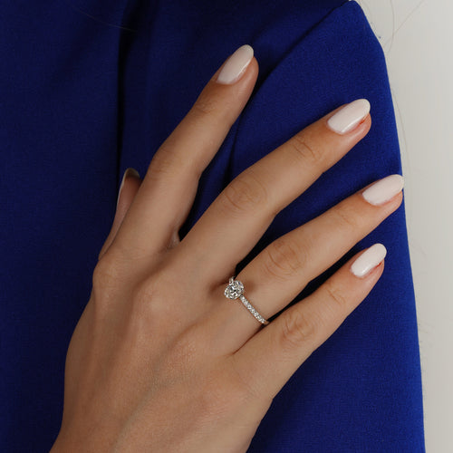 0.60 ct D-SI2 HRD sertifikalı oval kesim pırlanta tektaş yüzük 14K altın yan taşlı