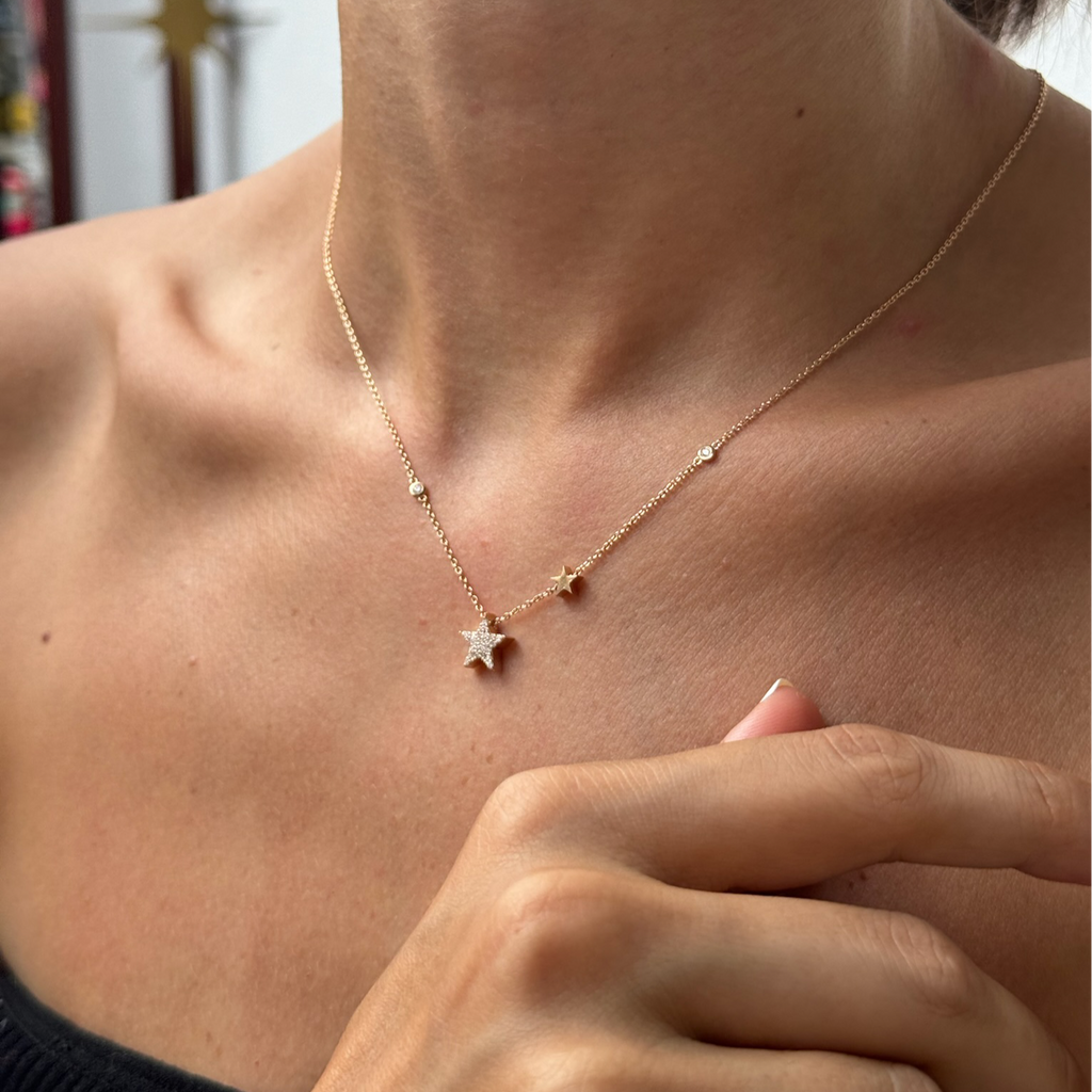 14K altın pırlanta taşlı Falling Star yıldız kolye boyunda görünüm