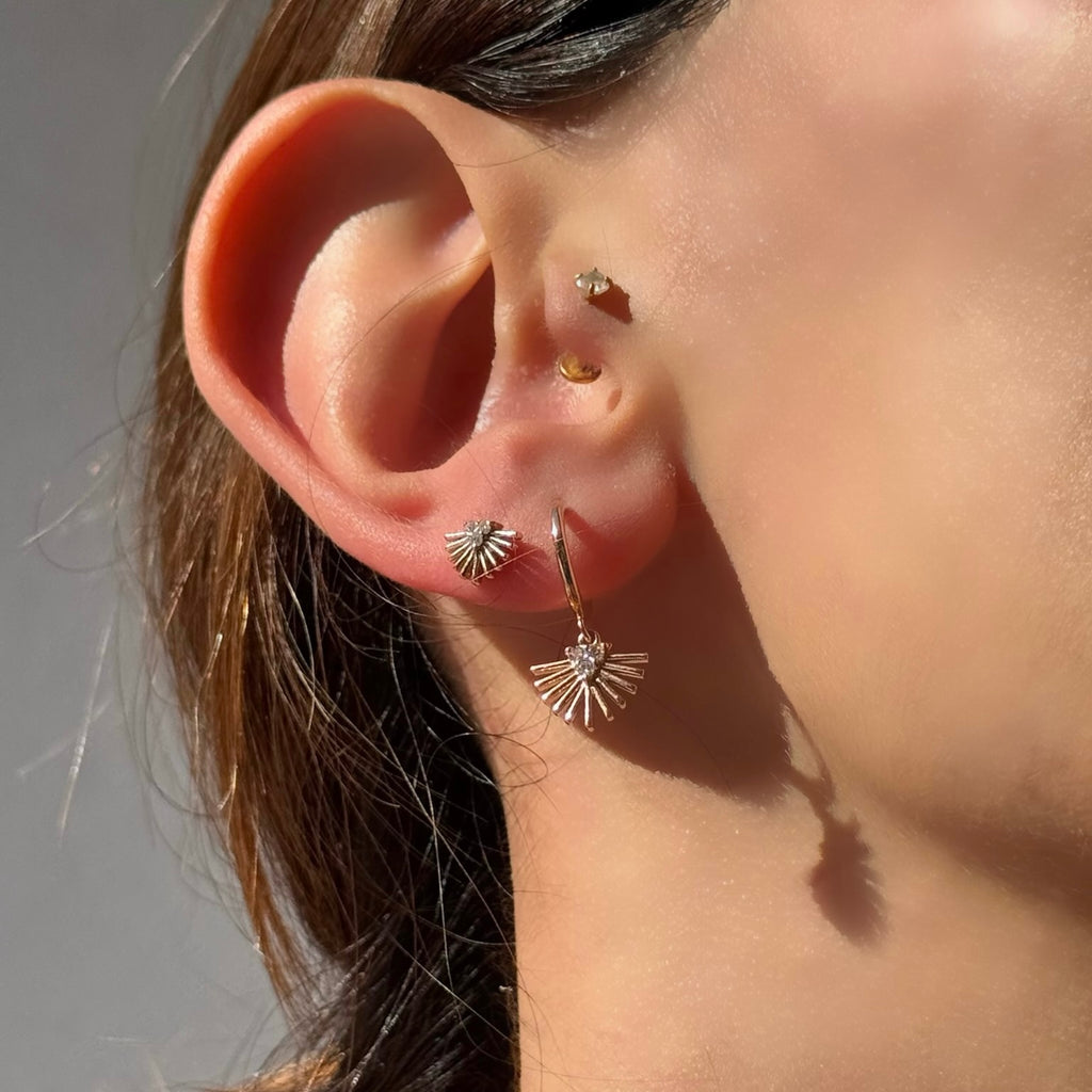 Shell piercing yakın çekim, pırlanta detayları