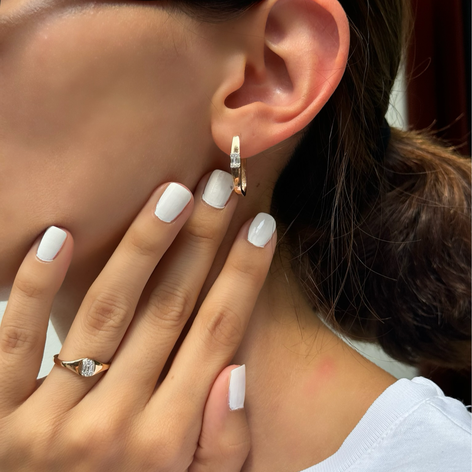 14K altın baguette kesim pırlanta taşlı Dip Baguette halka küpe kulakta görünüm