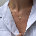 Astrell pırlanta kolye boyunda görünümü, 14K altın 45 cm zincir üzerinde yıldız kolye