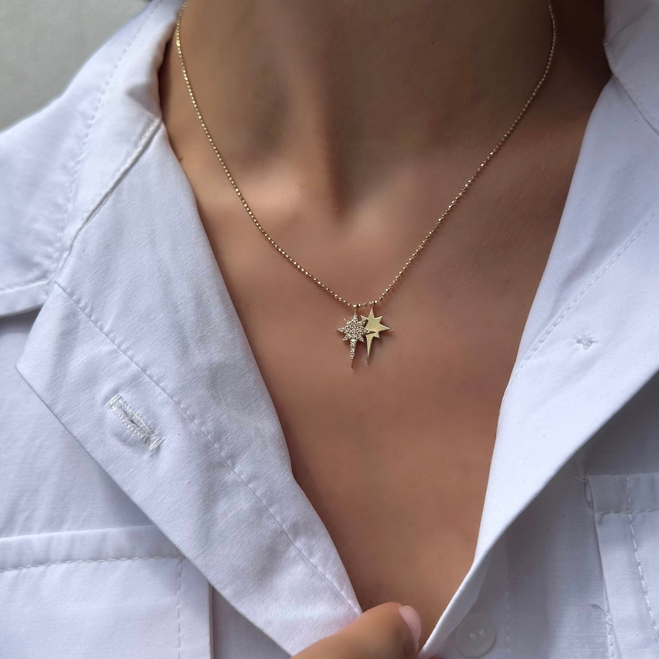 Astrell pırlanta kolye boyunda görünümü, 14K altın 45 cm zincir üzerinde yıldız kolye