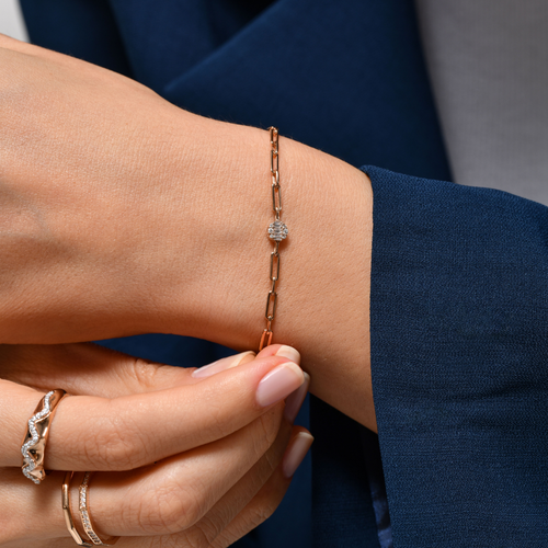 Baguette Link Bileklik bilekte görünümü - 14K altın pırlanta bileklik