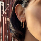 Braid pırlanta küpe 14K altın - kulak üzerinde görünüm