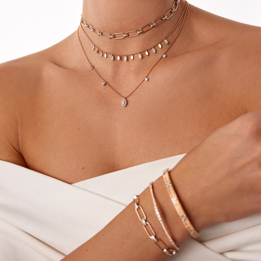 14K altın pırlanta taşlı Drops damla kolye boyunda görünüm