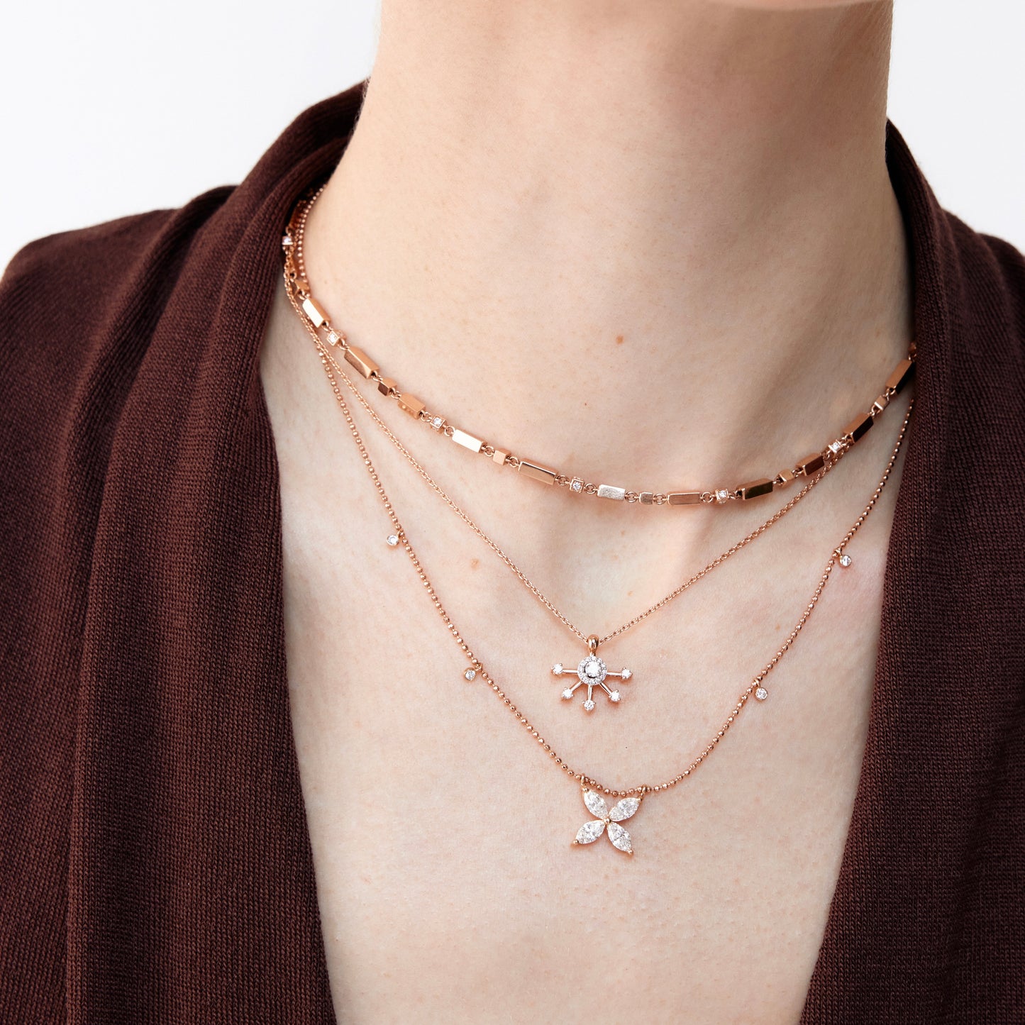 Golden Ray Kolye - Recta Kolye - pırlanta kolye yakın çekim detay