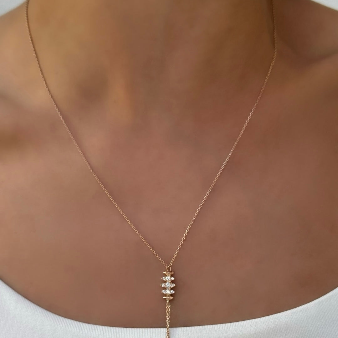 Rayla Şahmeran kolye yakın çekim, pırlanta detayları ve altın işçilik