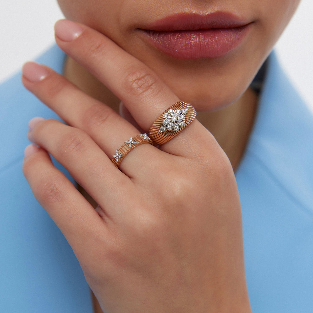 14K altın Clover yüzük - yonca tasarımlı pırlanta yüzük, parmakta görünüm