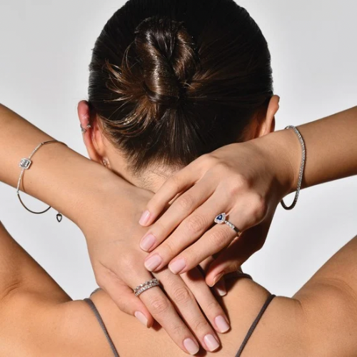 2.70 ct E-VS pırlanta taşlı 14K altın suyolu bileklik - modelde görünümü