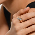 Quadro Yüzük parmakta görünümü - 14K altın pırlanta yüzük