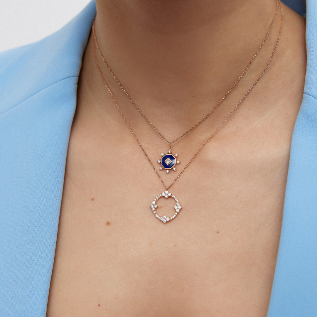 Flower Parade Kolye - 0.57 ct pırlanta çiçek tasarım 14K altın kolye boyunda görünümü