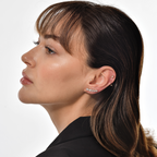 Starry Diamond Küpe kulakta görünümü - 14K altın pırlanta yıldız küpe