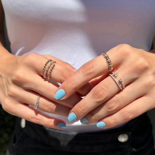 Bagora pırlanta yüzük parmakta görünümü, 14K altın üzerinde parlak pırlanta dizilimi