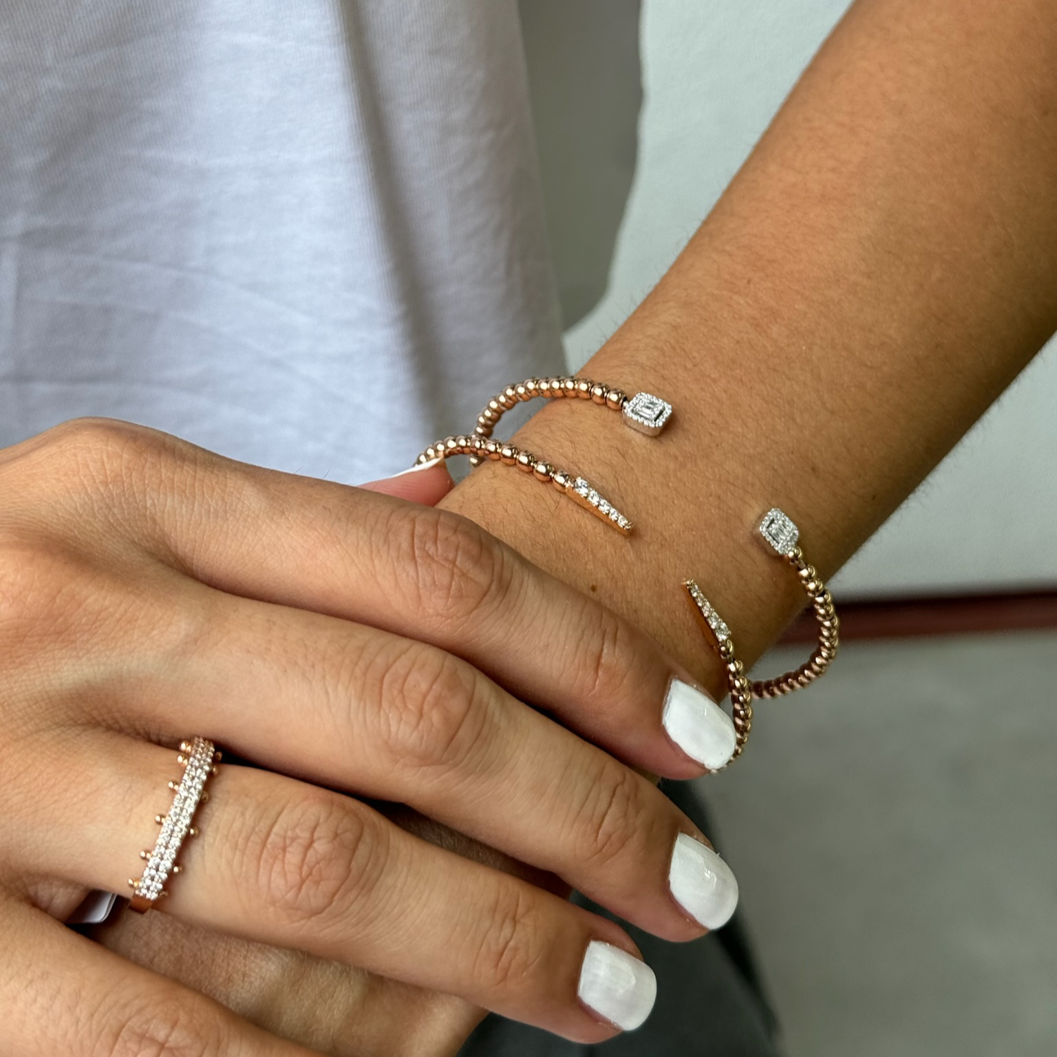 14K altın pırlanta taşlı Pointed Bubble bileklik bilekte görünüm