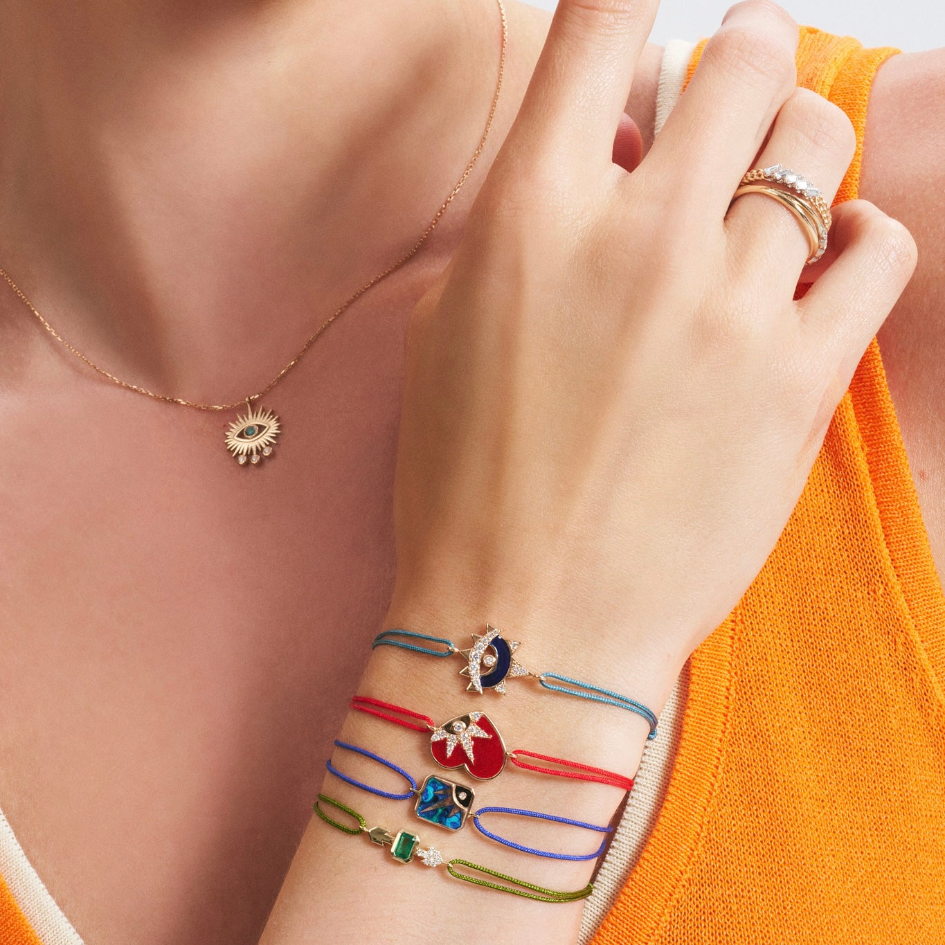 Lunar Radiance bileklik bilekte görünüm - 14K altın ipli bileklik - Ala Fine Jewelry