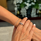 14K altın pırlanta taşlı Geometrical Adjusted bileklik bilekte görünüm