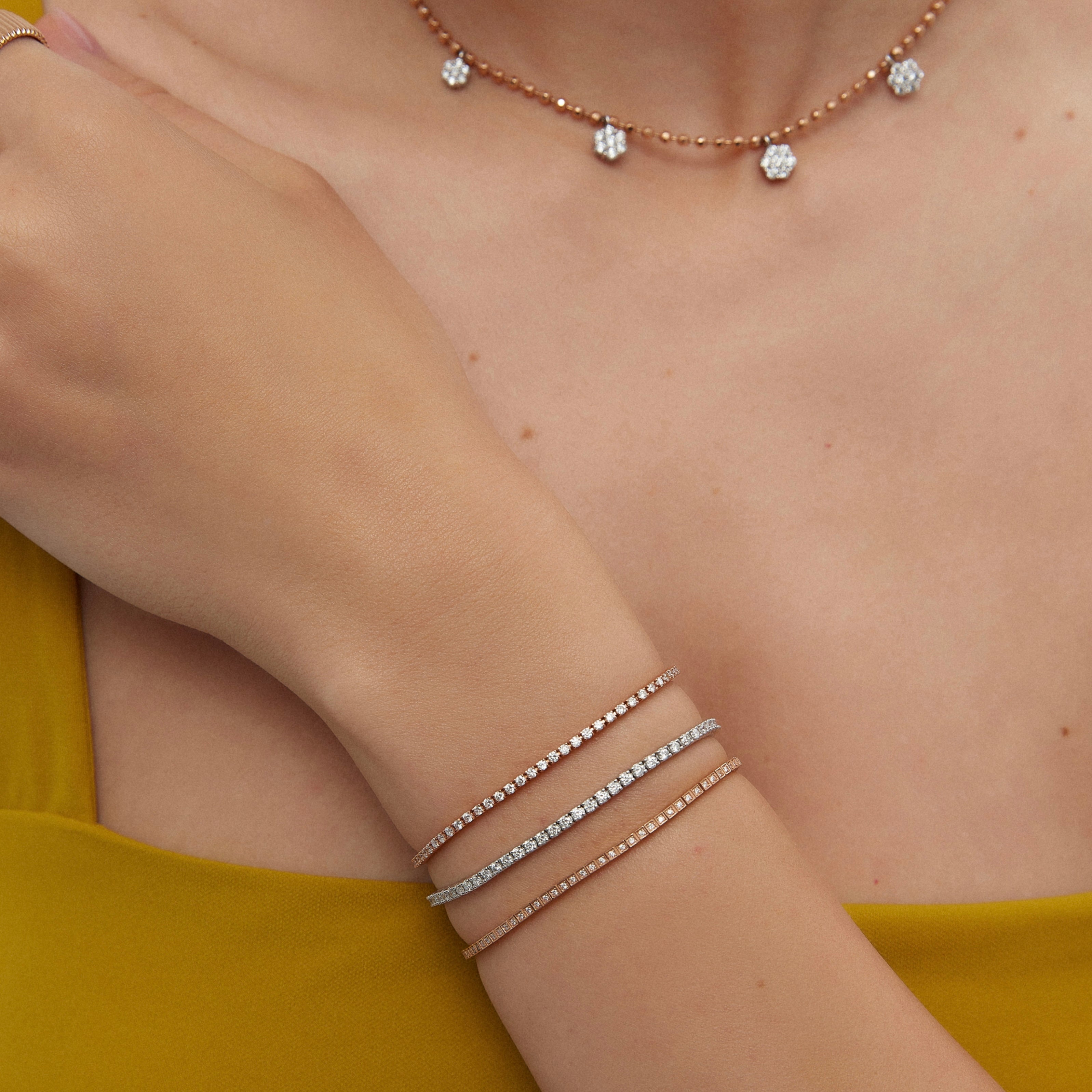 3.70 ct E-VS pırlanta taşlı 14K altın suyolu bileklik - modelde görünümü