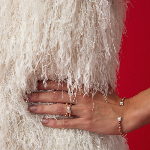 14K altın pırlanta taşlı Baguetta Pointed bileklik bilekte görünüm