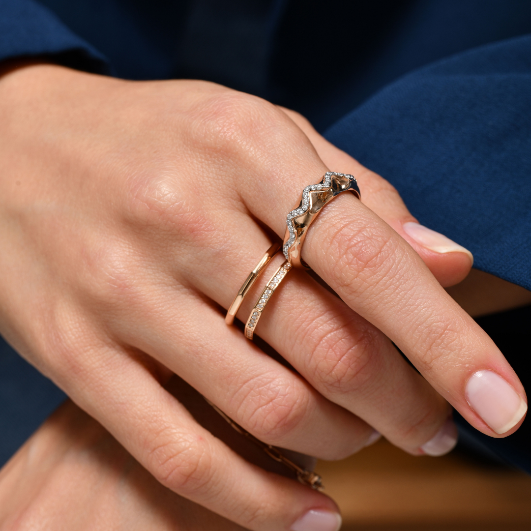 River Yüzük parmakta görünümü - 14K altın pırlanta yüzük