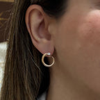 Eternal damla pırlanta küpe 14K altın - kulak üzerinde görünüm