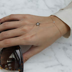 Asteria Şahmeran elde görünümü - 14K altın pırlanta şahmeran