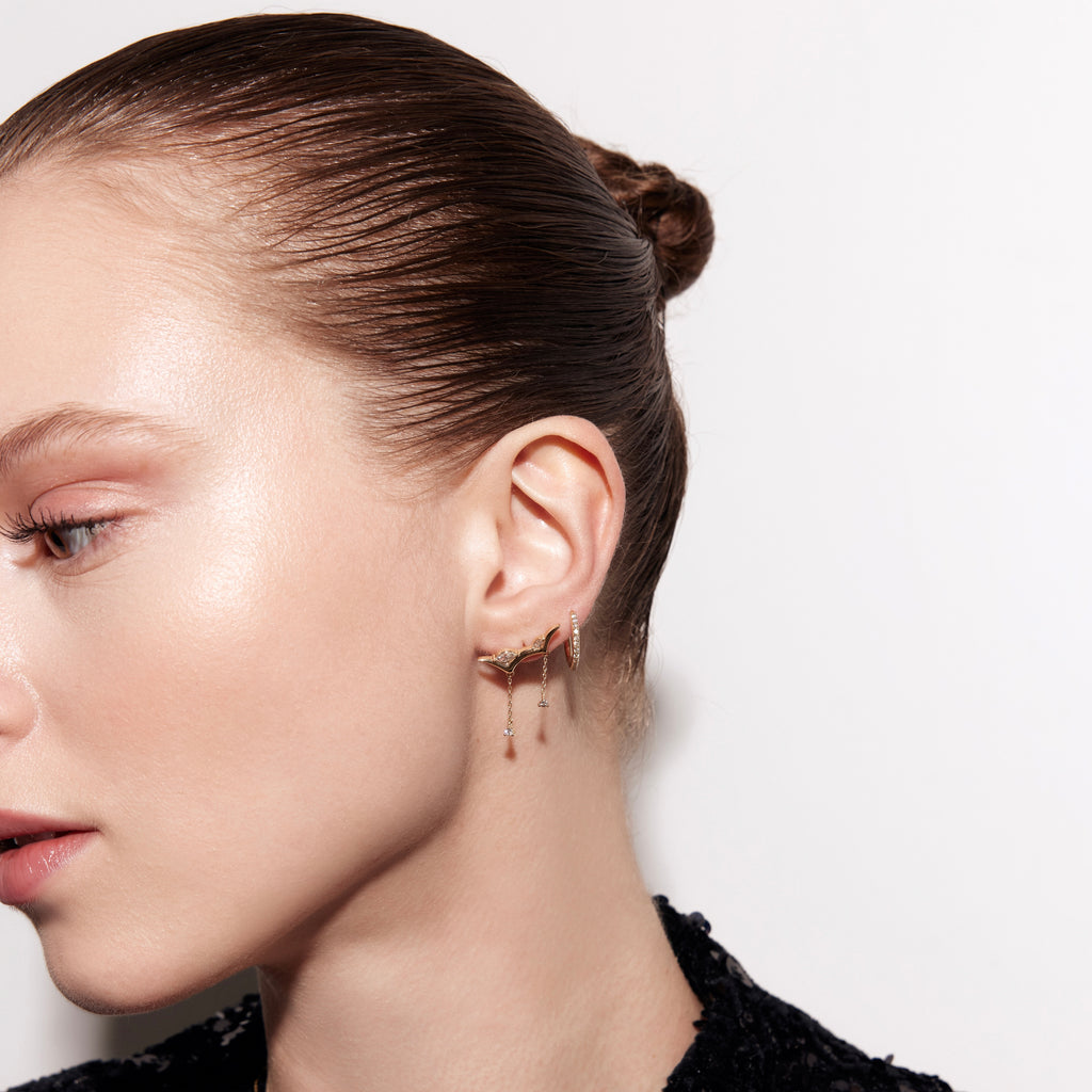 Solaria Longue küpe yan profil pırlanta detay