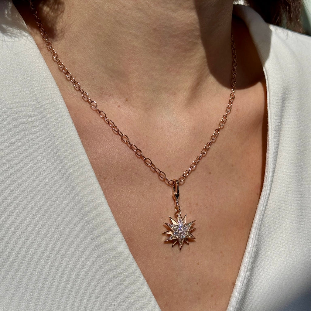 Polaris kolye boyunda görünüm - 14K altın pırlanta yıldız kolye - Ala Fine Jewelry