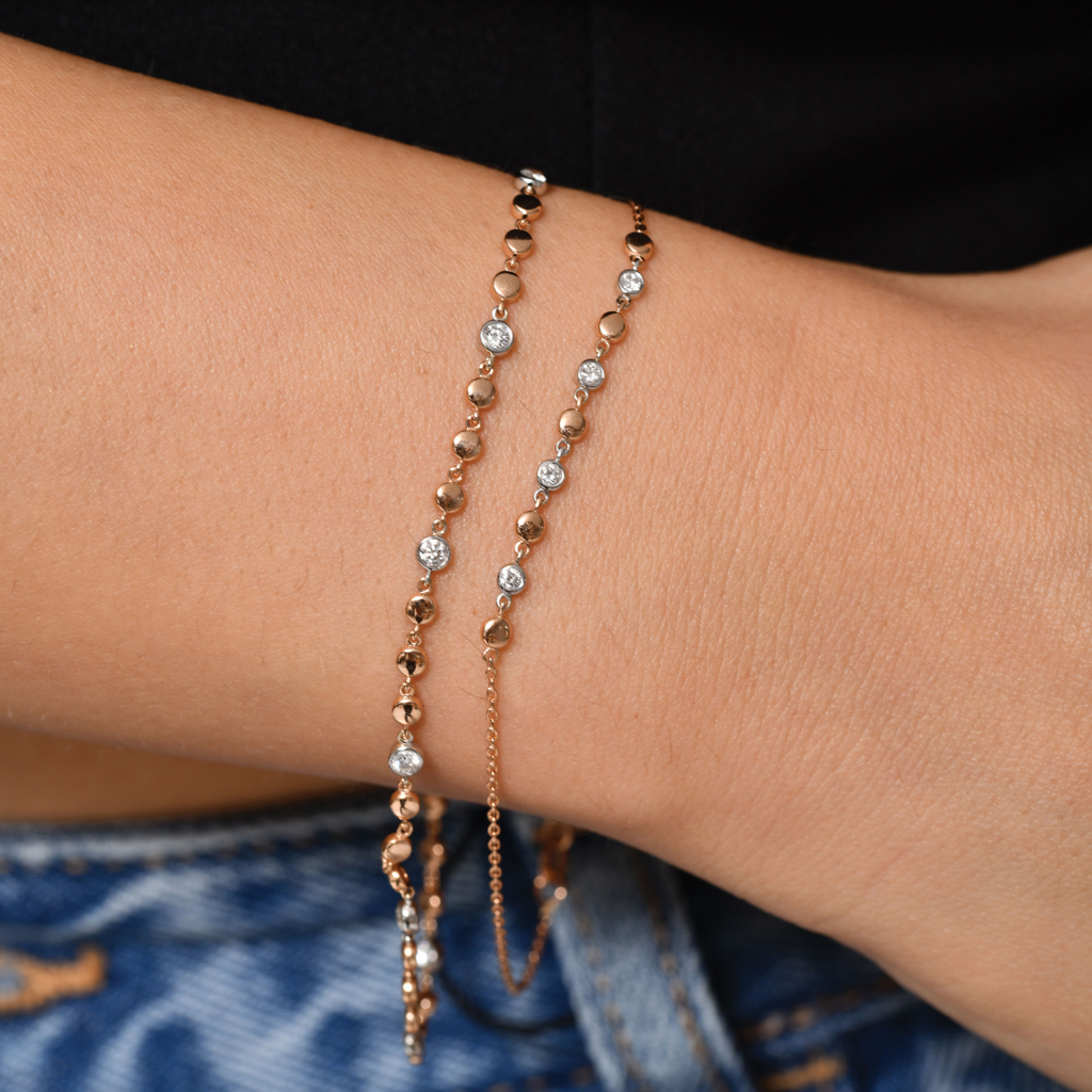 Button Bileklik bilekte görünümü - 14K altın pırlanta bileklik