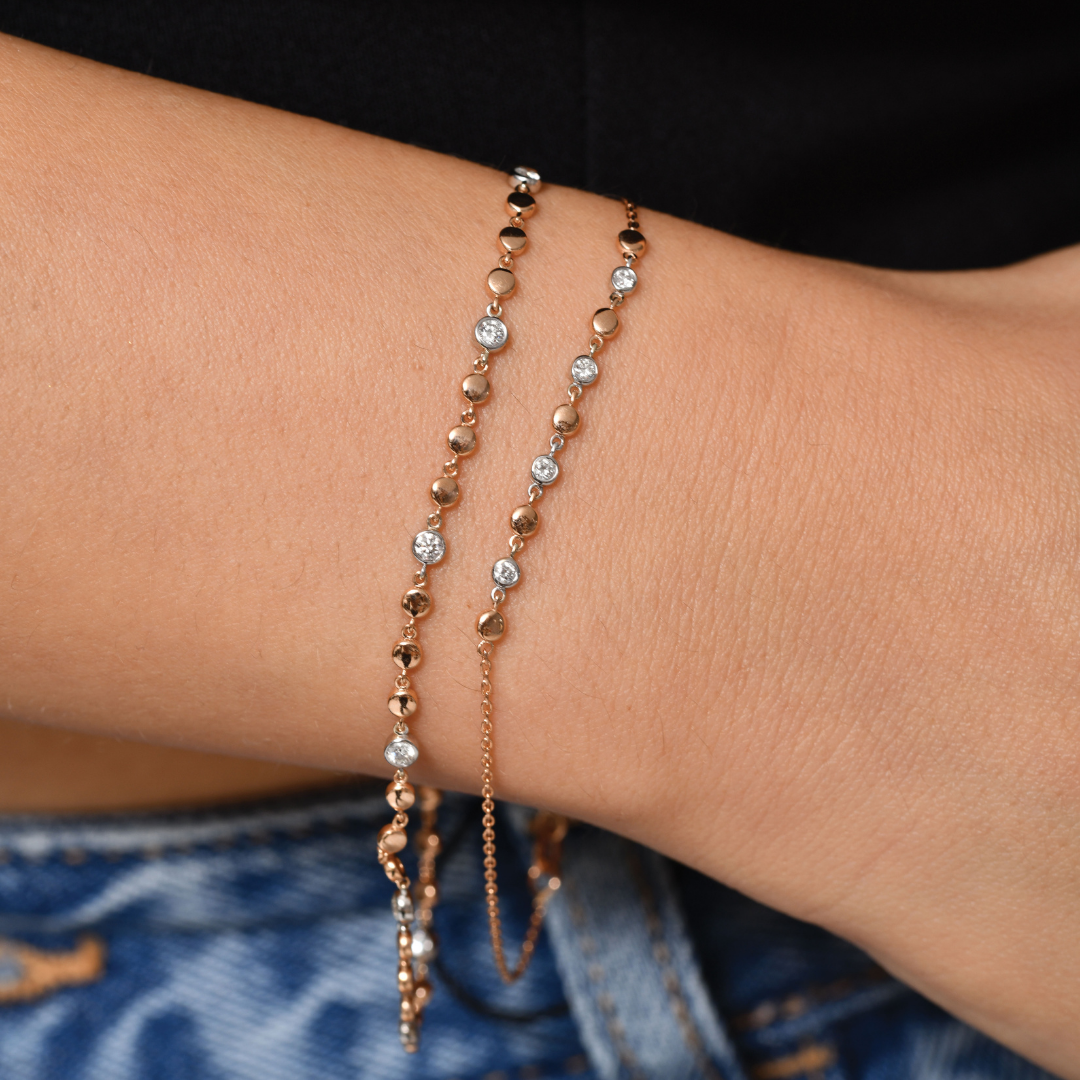 Button Bileklik bilekte görünümü - 14K altın pırlanta bileklik