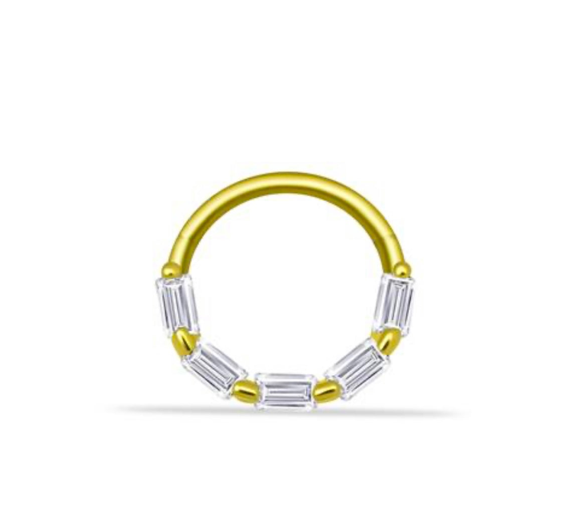 Baguette Gold Clicker Piercing detay görünümü - 14K altın pırlanta baguette clicker piercing
