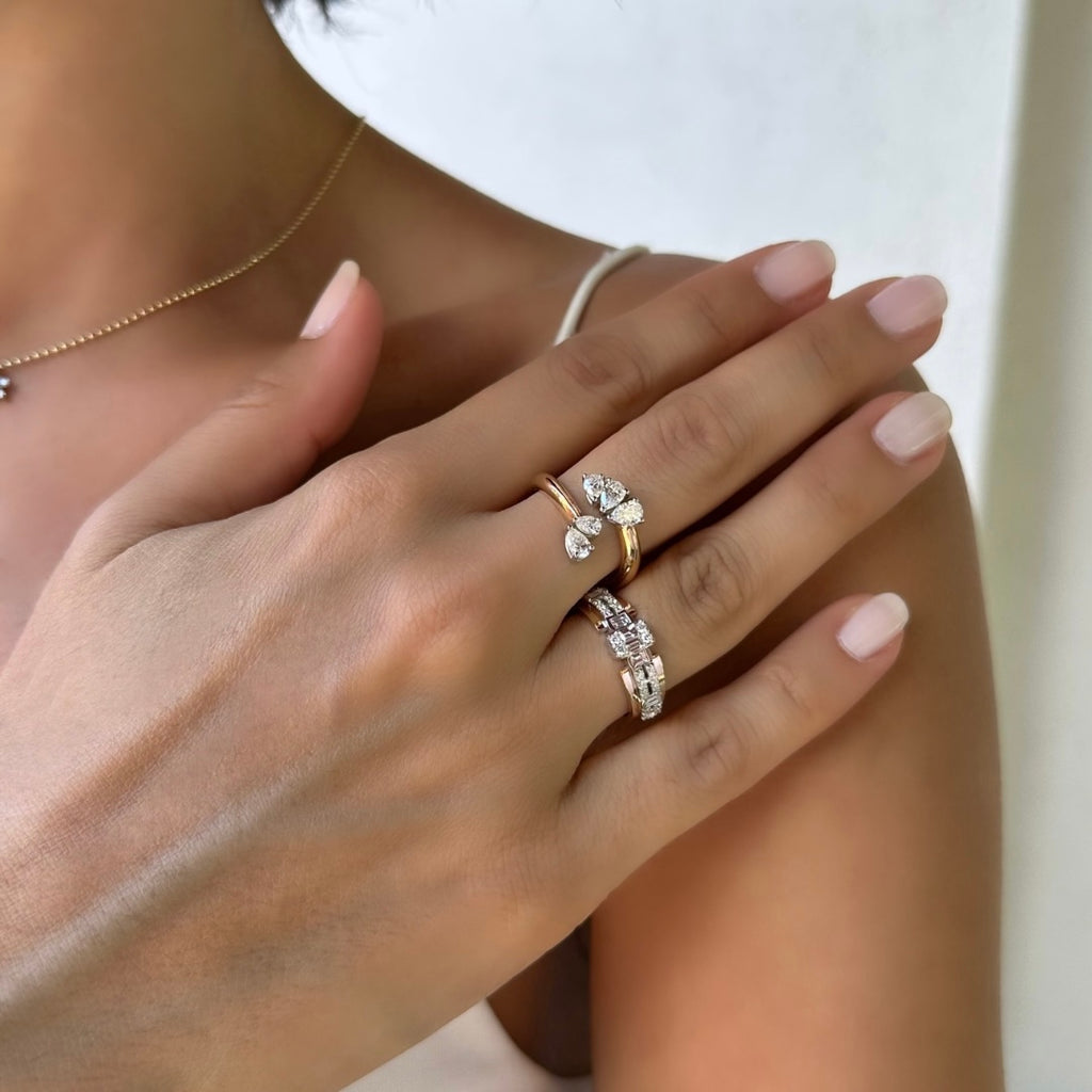 Facette pırlanta yüzük parmakta görünümü, 14K altın üzerinde parlak pırlanta dizilimi