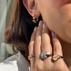 Sphinx yüzük detay görünüm - 14K altın baget pırlanta yüzük - Ala Fine Jewelry