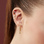 Heartmark altın küpe kulak üzerinde görünüm