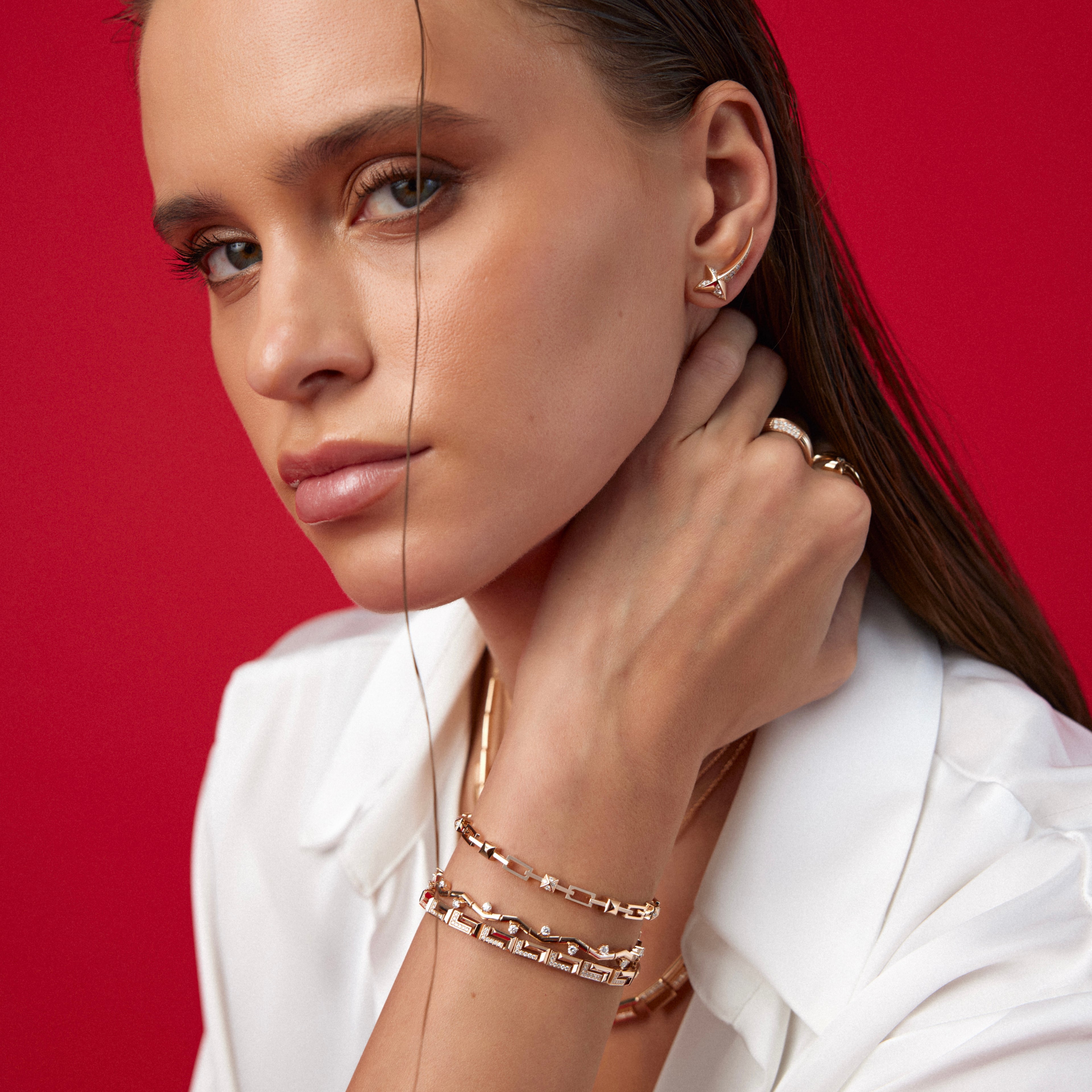 Pyramid 14K altın bileklik yakın çekim, pırlanta detayları