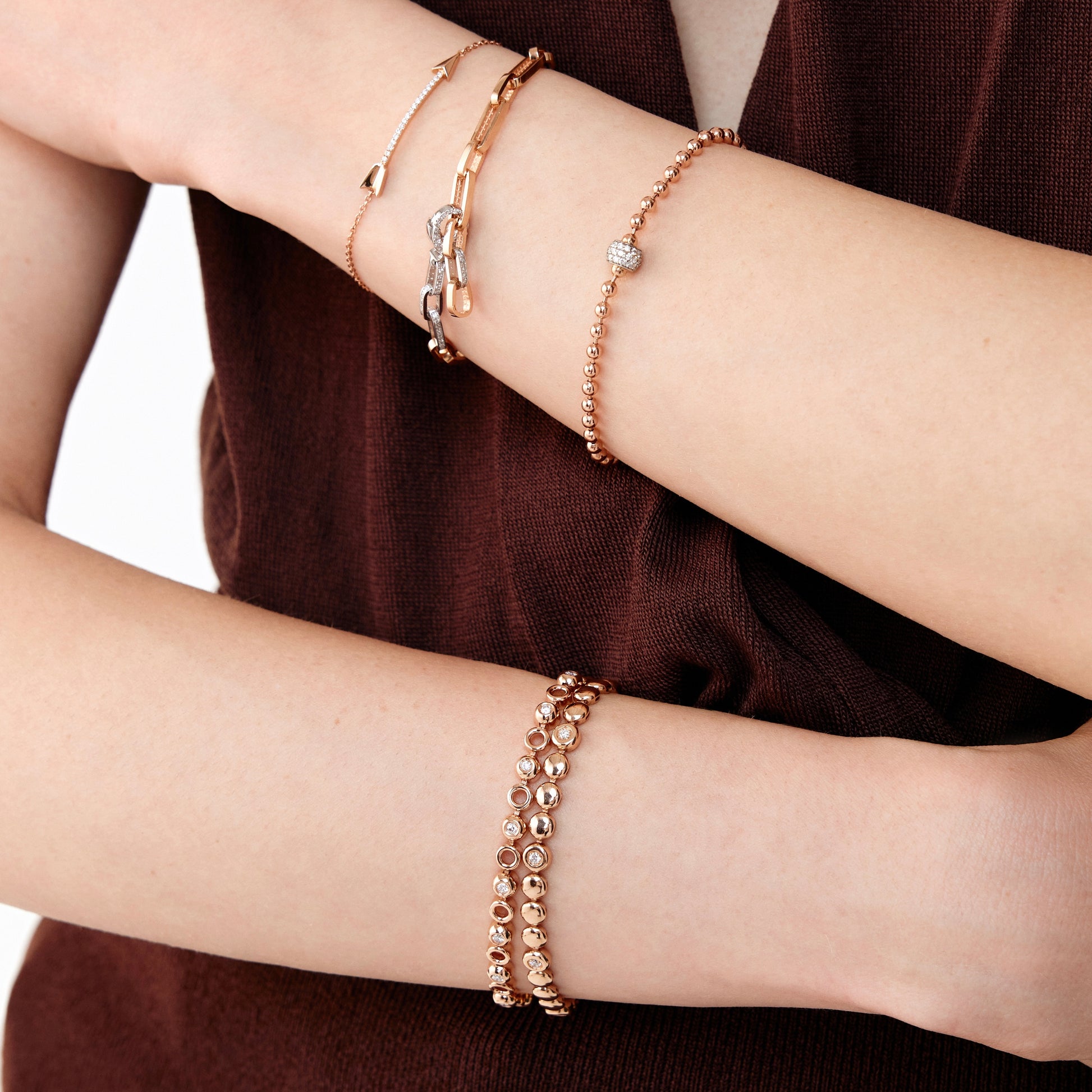 Halo Trace Bileklik - 0.30 ct E-VS pırlanta işlemeli 14K altın bileklik yakın çekim