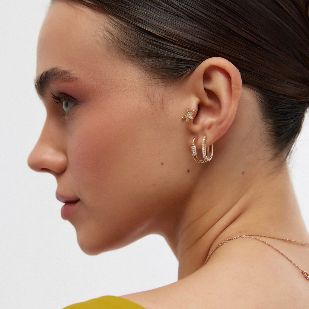 14K altın Web piercing - ağ tasarımlı pırlanta detaylı helix tragus piercing, kulakta görünüm