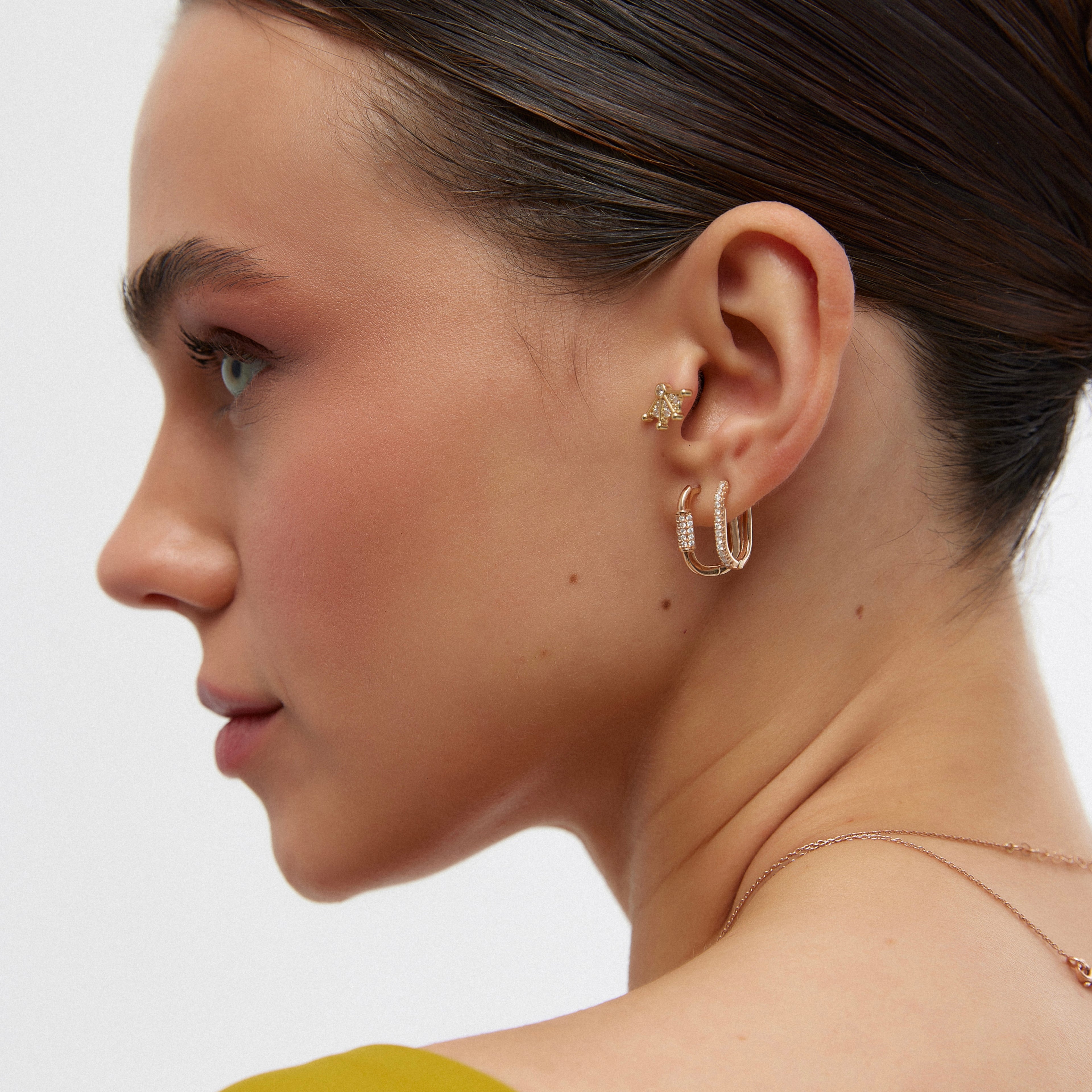 14K altın Web piercing - ağ tasarımlı pırlanta detaylı helix tragus piercing, kulakta görünüm