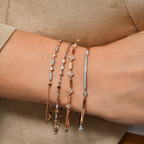 Floral Gold Bileklik bilekte görünümü - 14K altın pırlanta çiçek bileklik