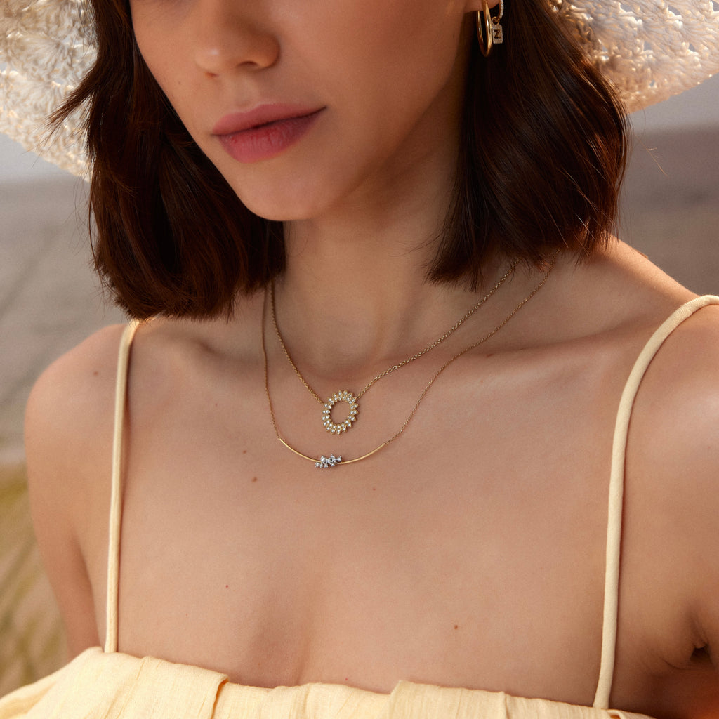 Solar Kolye - 0.51 ct E-VS pırlanta ve 14K altın kolye boyunda görünümü