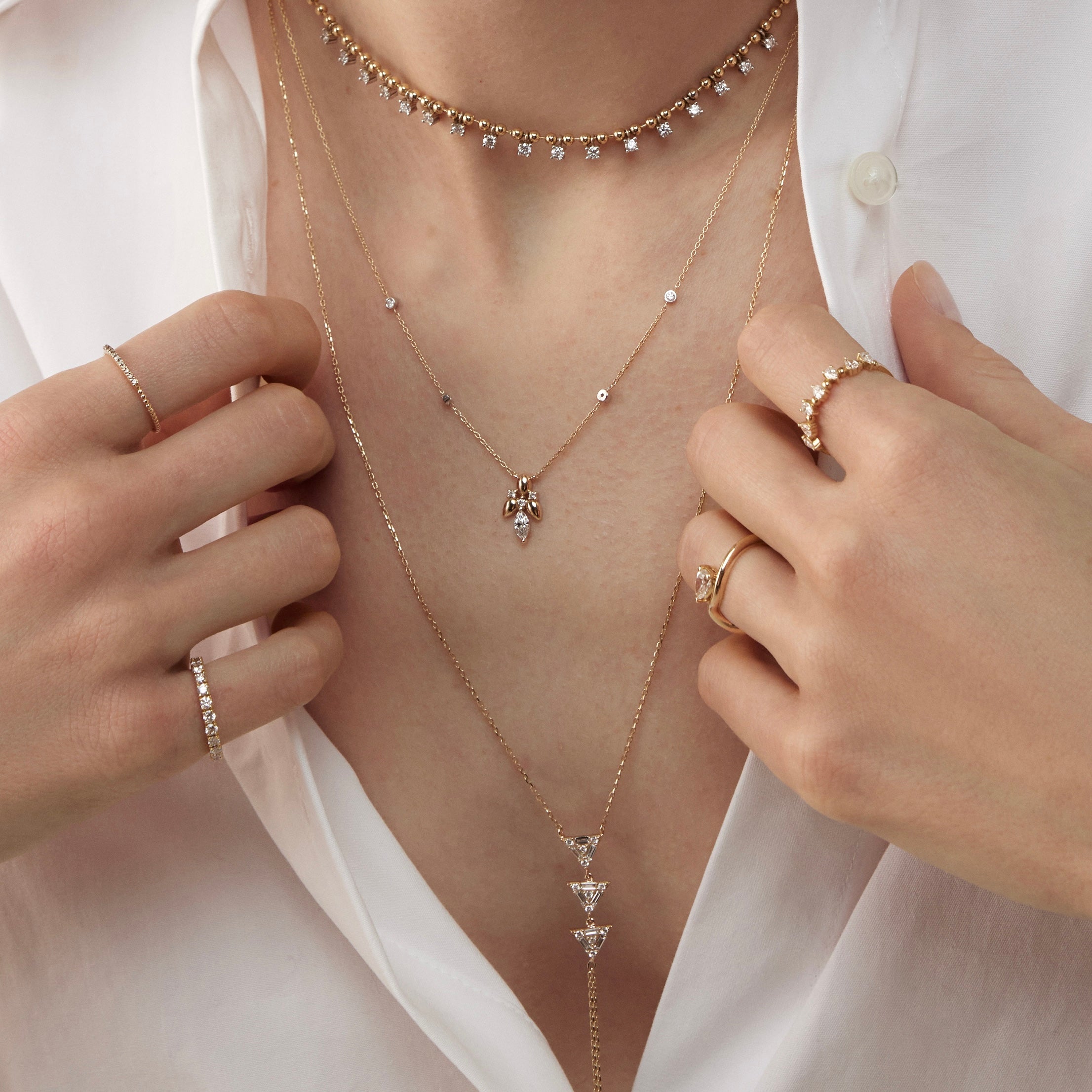 Trinity Şahmeran Kolye boyunda görünüm 14K altın pırlanta kolye