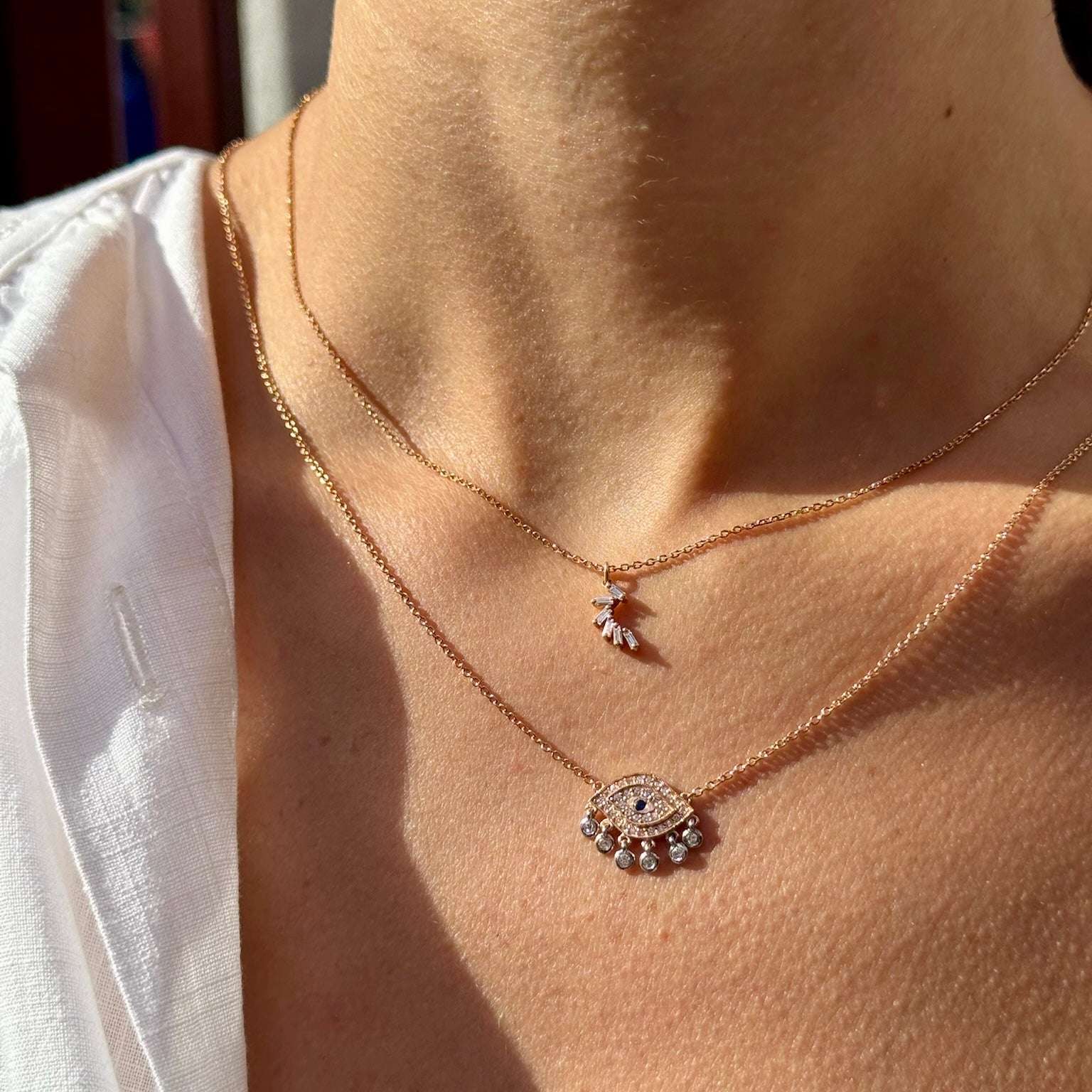 Baguette Diamond Kolye boyunda görünümü - 14K altın pırlanta baguette kolye