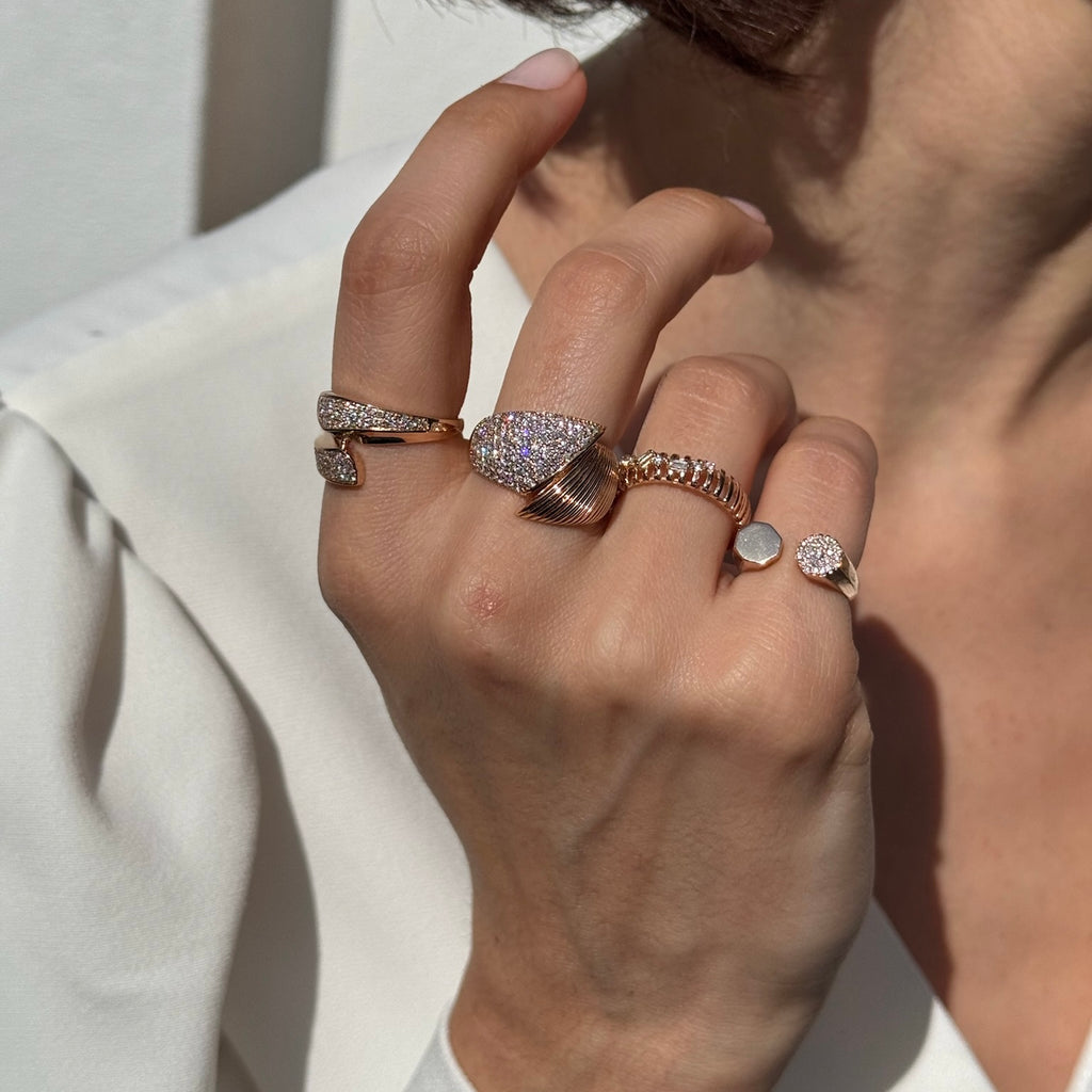 Rail yüzük detay görünüm - 14K altın baget pırlanta yüzük - Ala Fine Jewelry