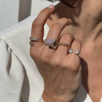 Rail yüzük detay görünüm - 14K altın baget pırlanta yüzük - Ala Fine Jewelry