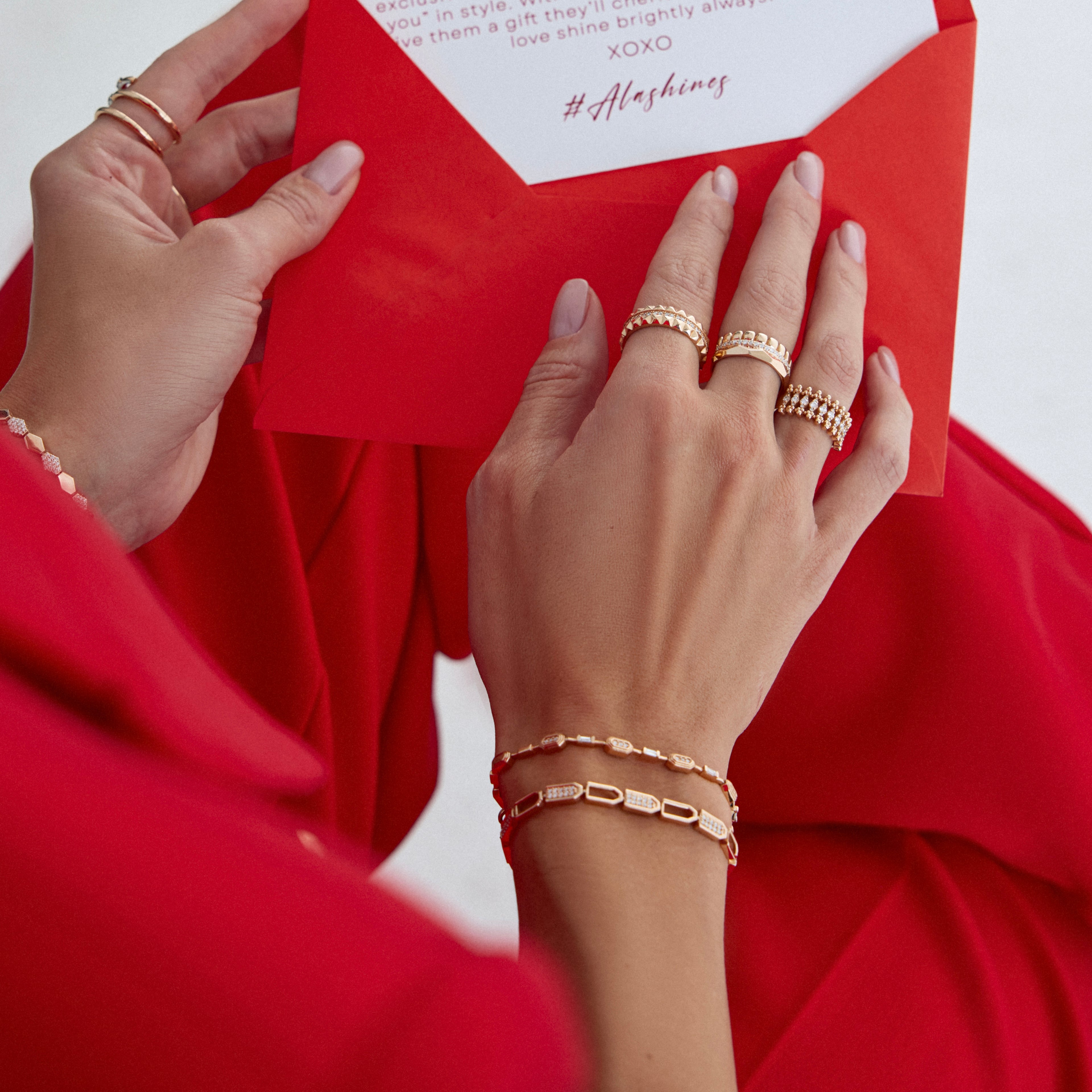 Seed 14K altın bileklik yakın çekim, pırlanta detayları