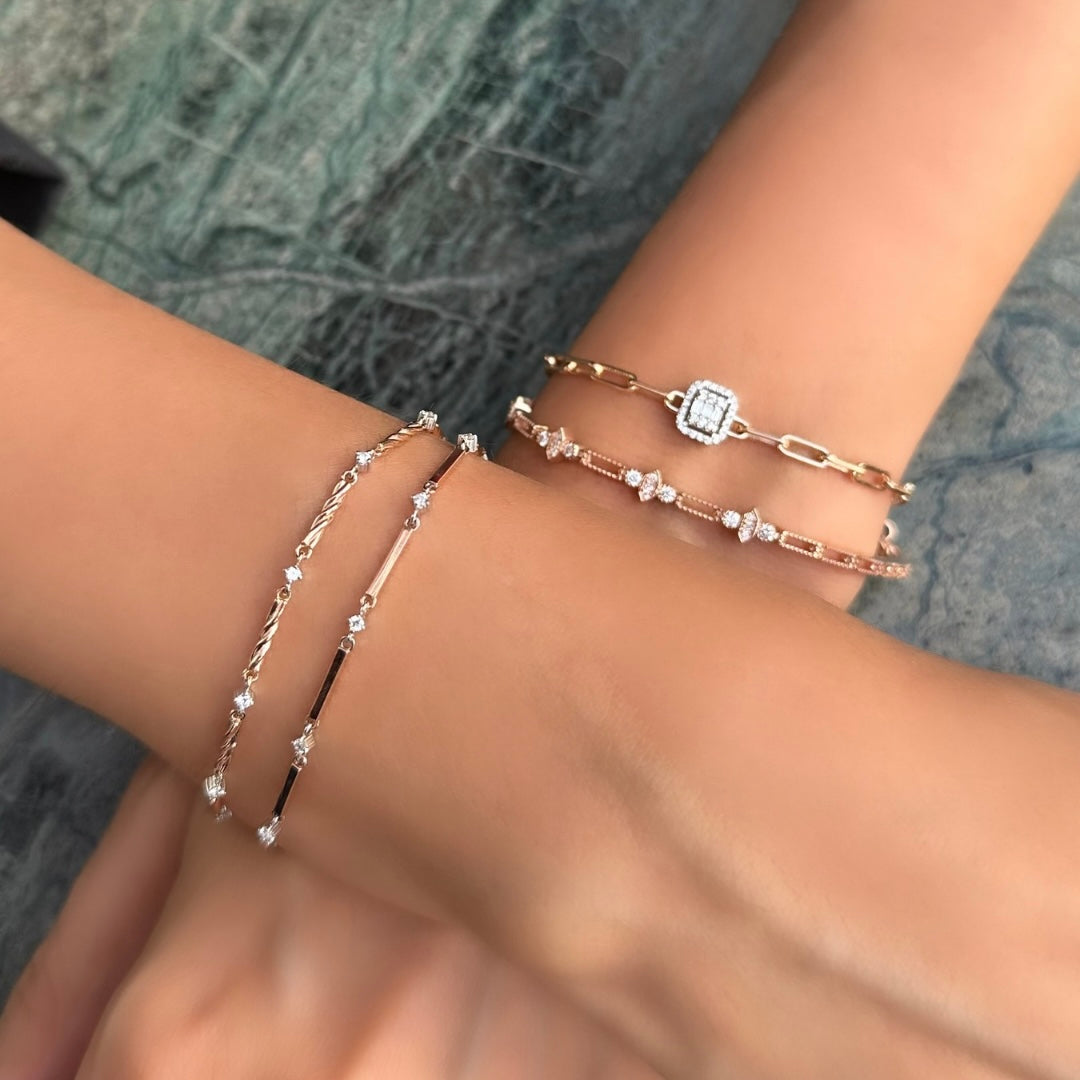 Recta pırlanta bileklik detay görünümü, 14K altın üzerinde baguette pırlanta kolda görünüm