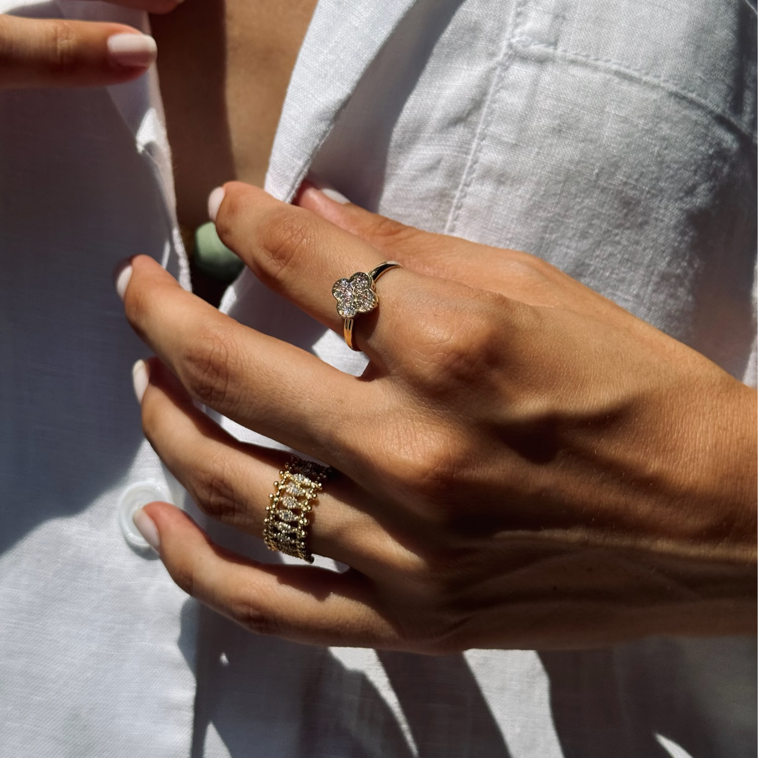 Reine Yüzük parmakta görünümü - 14K altın pırlanta yüzük