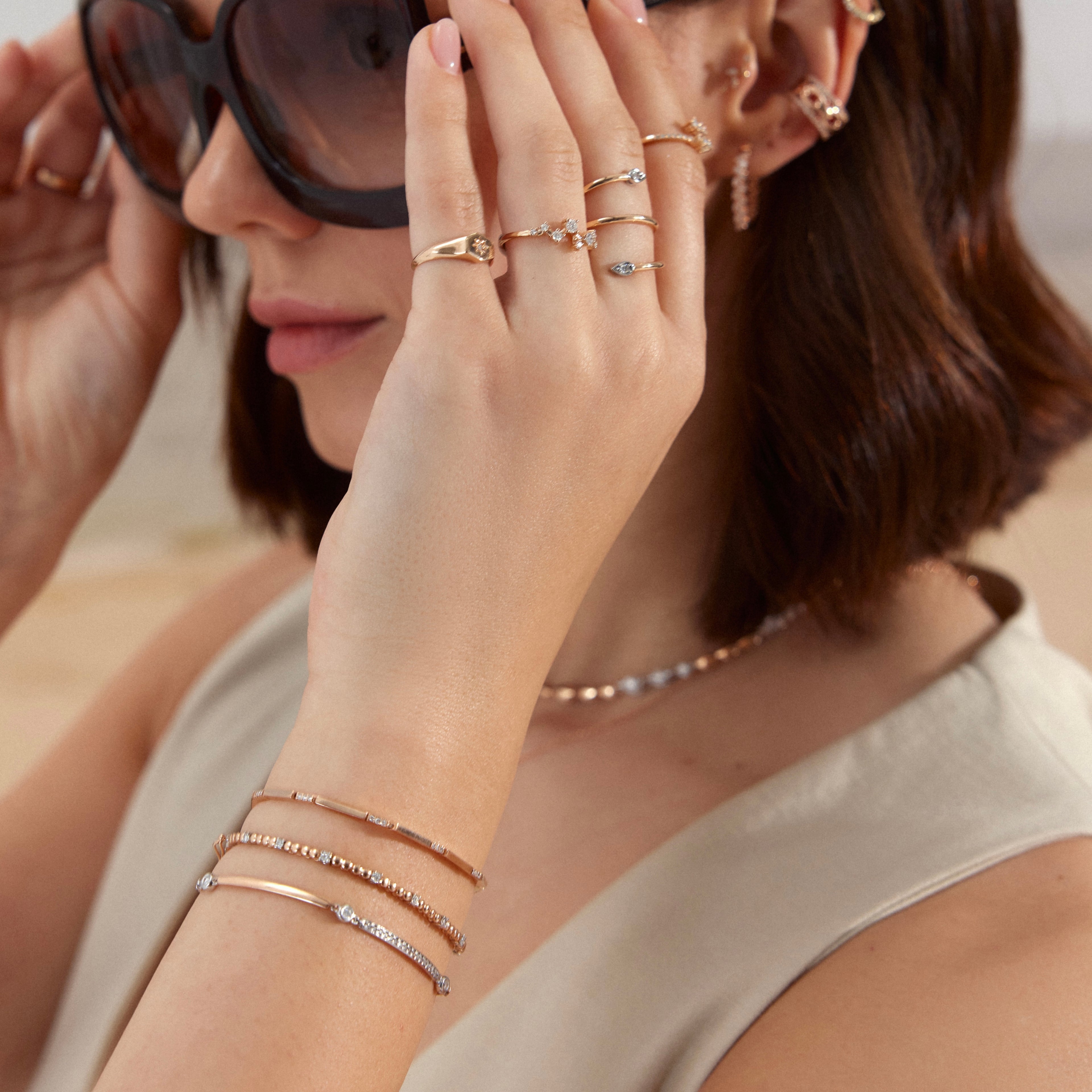 14K altın Bubble Dot suyolu bileklik - pırlanta detaylı zarif bileklik, bilekte görünüm