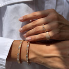 Linora pırlanta bileklik kolda görünümü, 14K altın üzerinde parlak pırlanta dizilimi