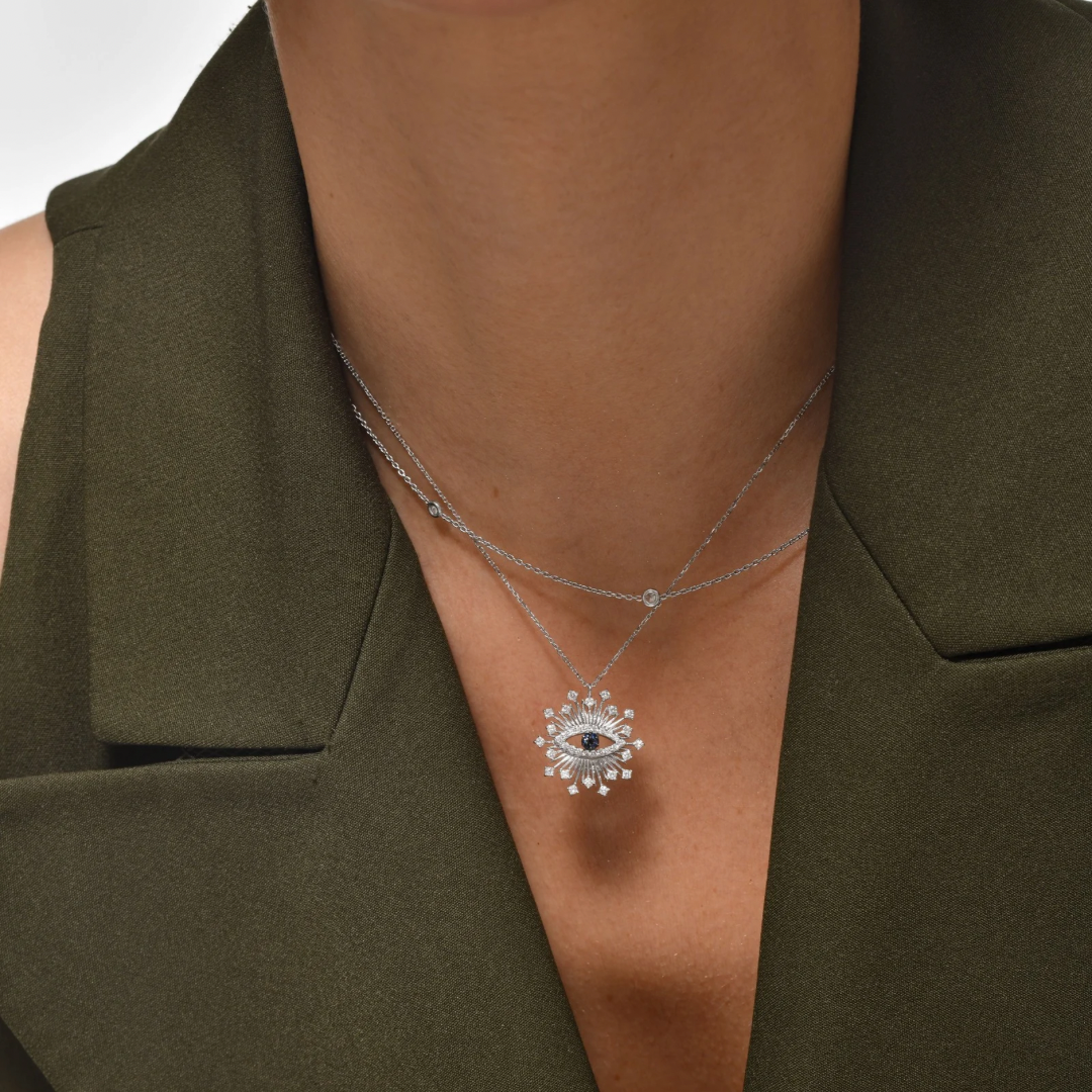 Bleu Eye Kolye - 0.46 ct pırlanta ve 14K altın göz tasarımlı kolye, boyunda görünüm