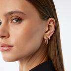 Side Diamond küpe kulakta görünüm, 14K altın ve pırlanta işçiliği